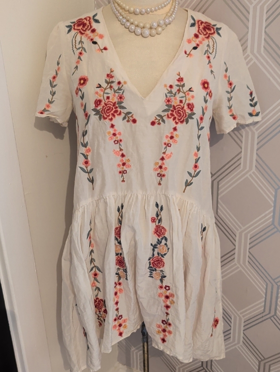 Zara Dresses & Skirts - Zara Cream Mini Dress with Red and Pink Floral Embroidery
